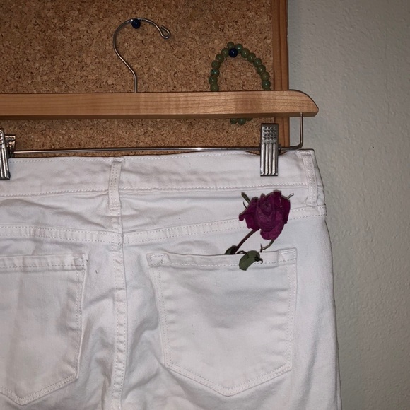 White Old Navy Cropped pants - Picture 3 of 4